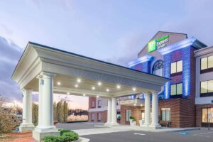 Holiday Inn Express Hotel & Suites Tappahannock